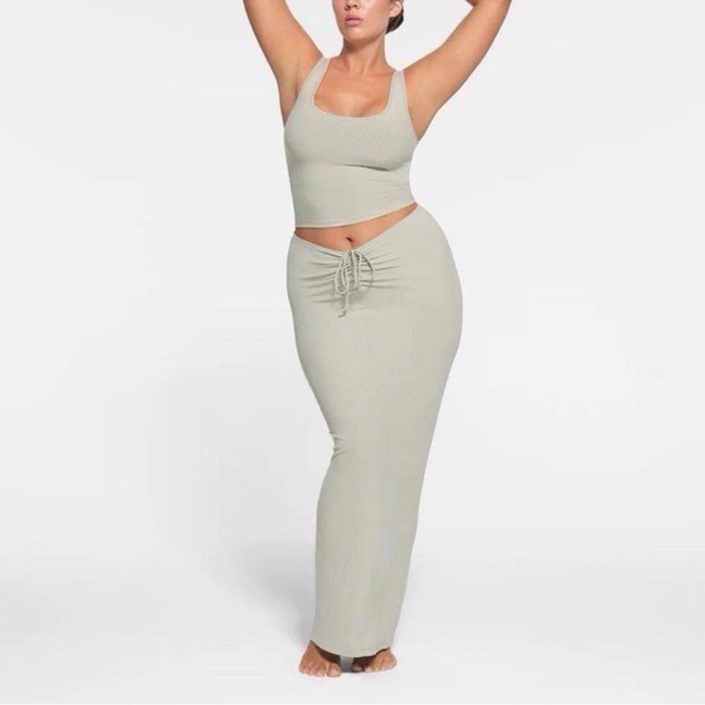 Skims Skirt Talc